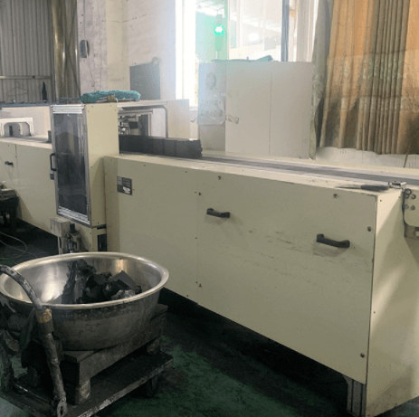 <a href=http://m.54hw.com/fwzhxt/ target=_blank class=infotextkey>蜂窩活性炭</a>生產(chǎn)車間